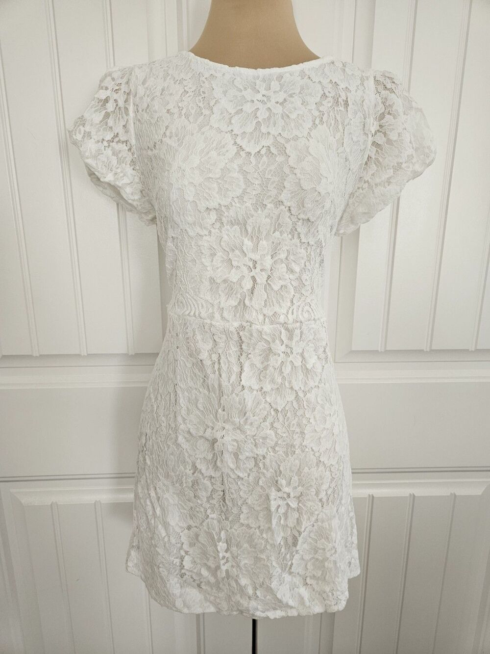 FREE PEOPLE HAILEE MINI DRESS LACE FLORAL IVORY SIZE L Tie Back Lined Stretch